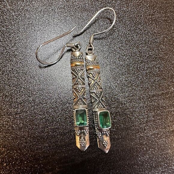 Beautiful green quartz and sterling silver dangle earrings! - Picture 2 of 10